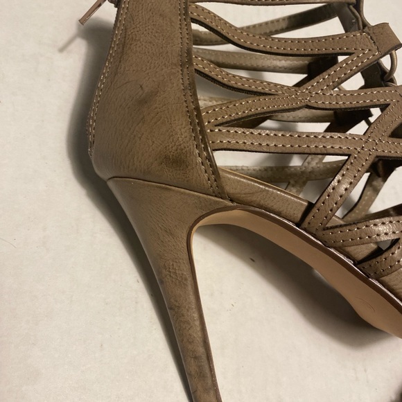 Daisy Fuentes Gladiator Heels. Size 8 1/2. - Picture 5 of 7